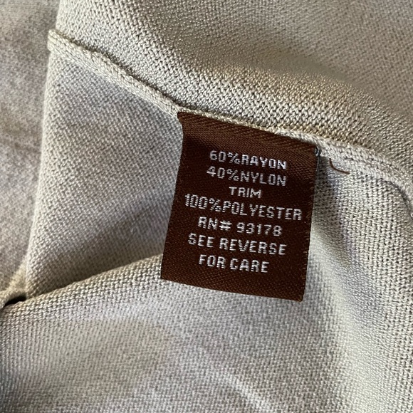 Adrienne Vittadini Minimal Raffle detail V-Neck Top - Picture 6 of 7